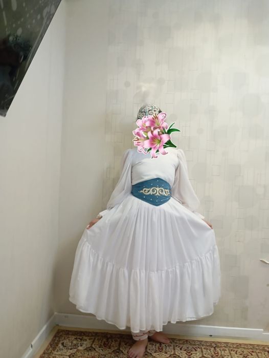 Қазақша көйлек, бас киімімен