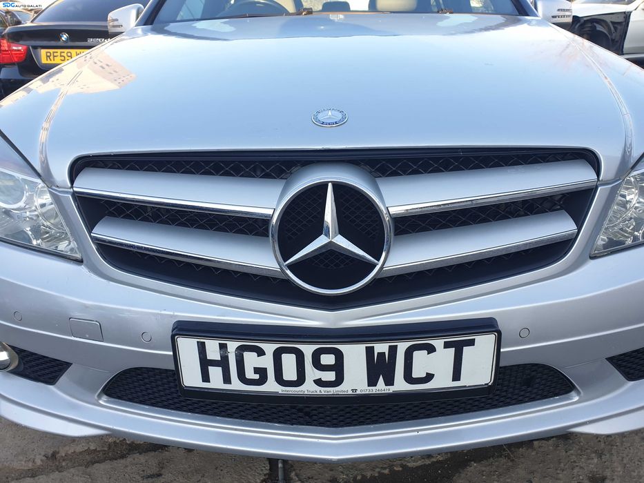 Bara Spoiler Fata AMG Completa FARA  Grila cu Emblema Mercedes Clasa C Class W204 NFL Non Facelift 2007 - 2011 Culoare Argintiu [K1585] [K1535]