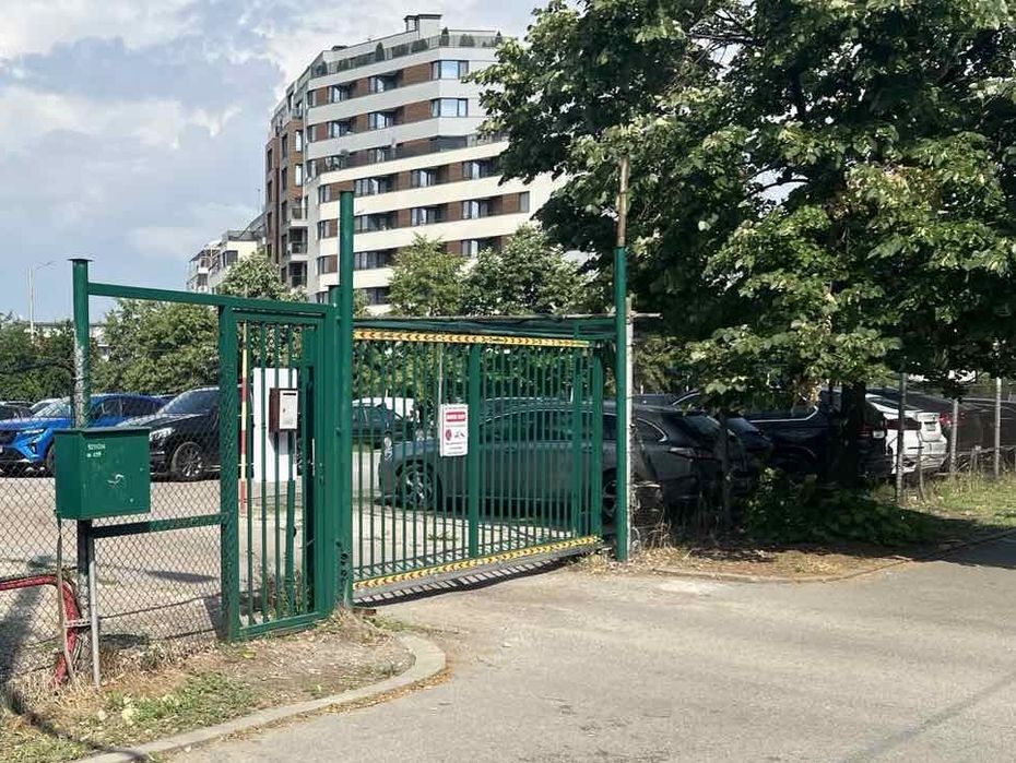 Гаражна и пешеходна врата + мотор