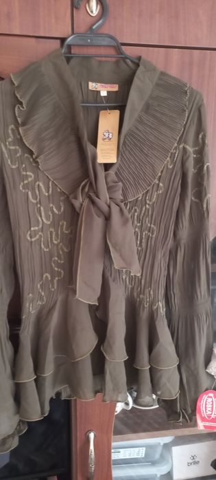 Продавам Нов екип и Нови туники и блузи и Горни анцузи