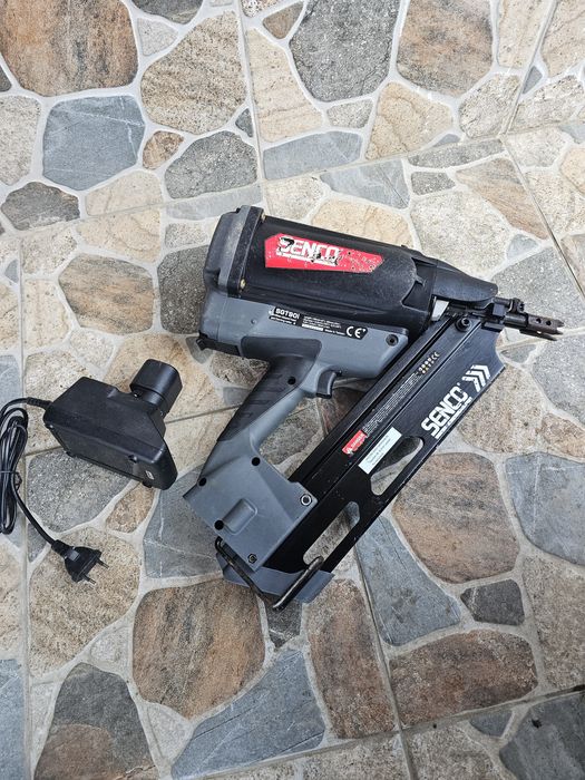 Pistol cuie Senco SGT90i