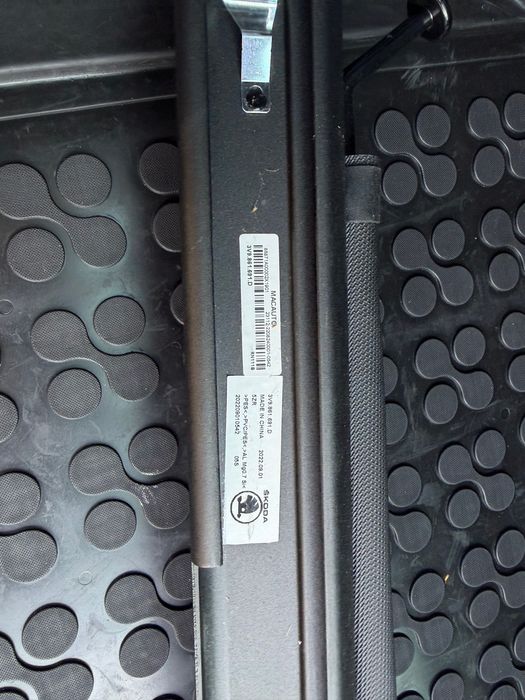 Щора за багажник Skoda Superb 3 part no 3V9.861.691.D