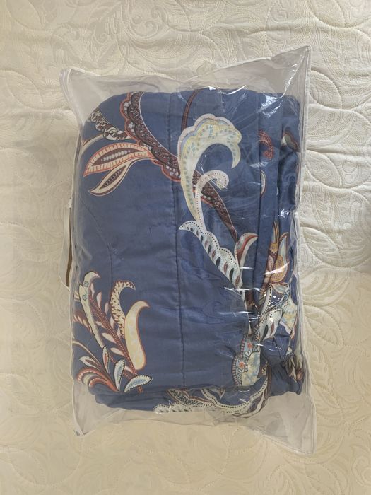 Продам 2 одеяла и подушку