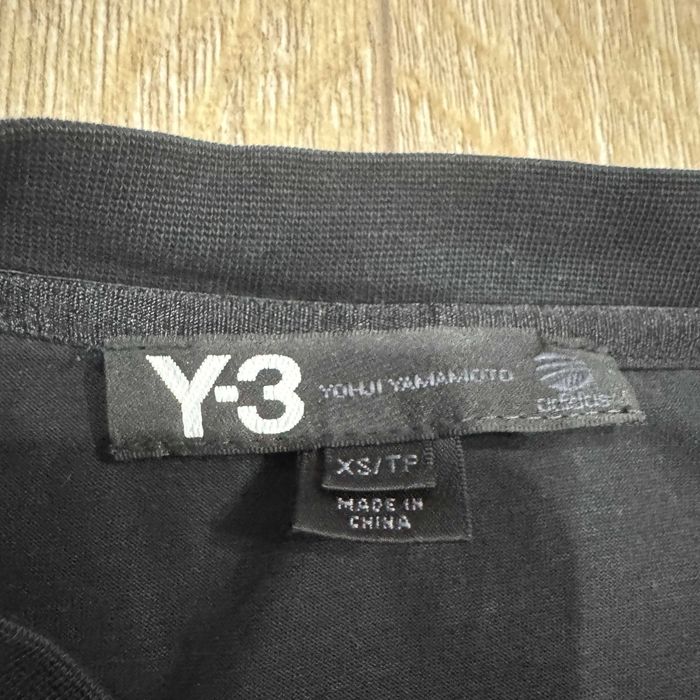Tricou femei Y-3 intr-o conditie perfecta fara defect
