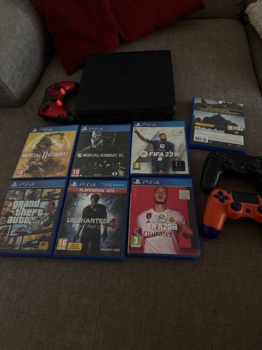 Продавам playstation slim с 2 контролера
