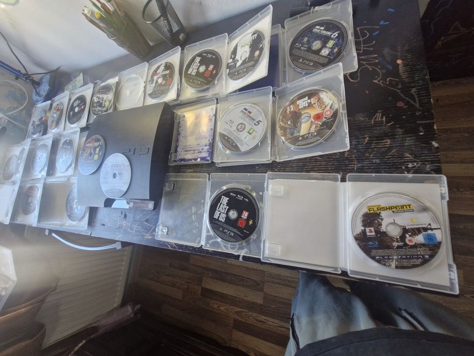 Ps 3 fără  manete . Jocurile se dau separat