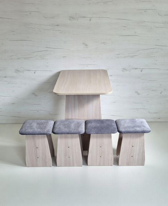 Кухонный стол с табуретками НОВЫЙ