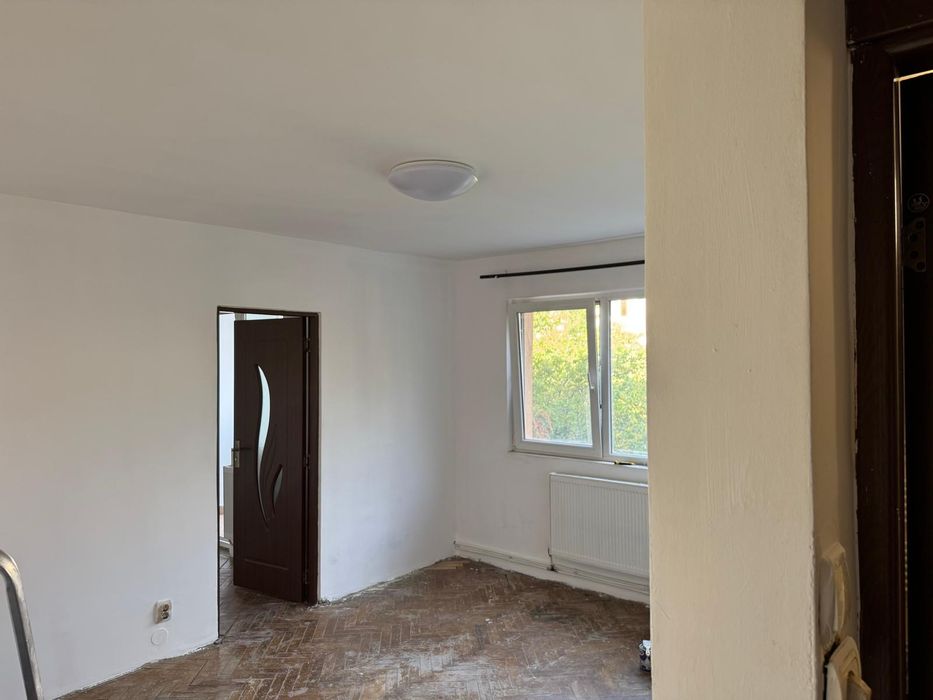 Chirie apartament inemobilat n solidarității cu balconul inchis
