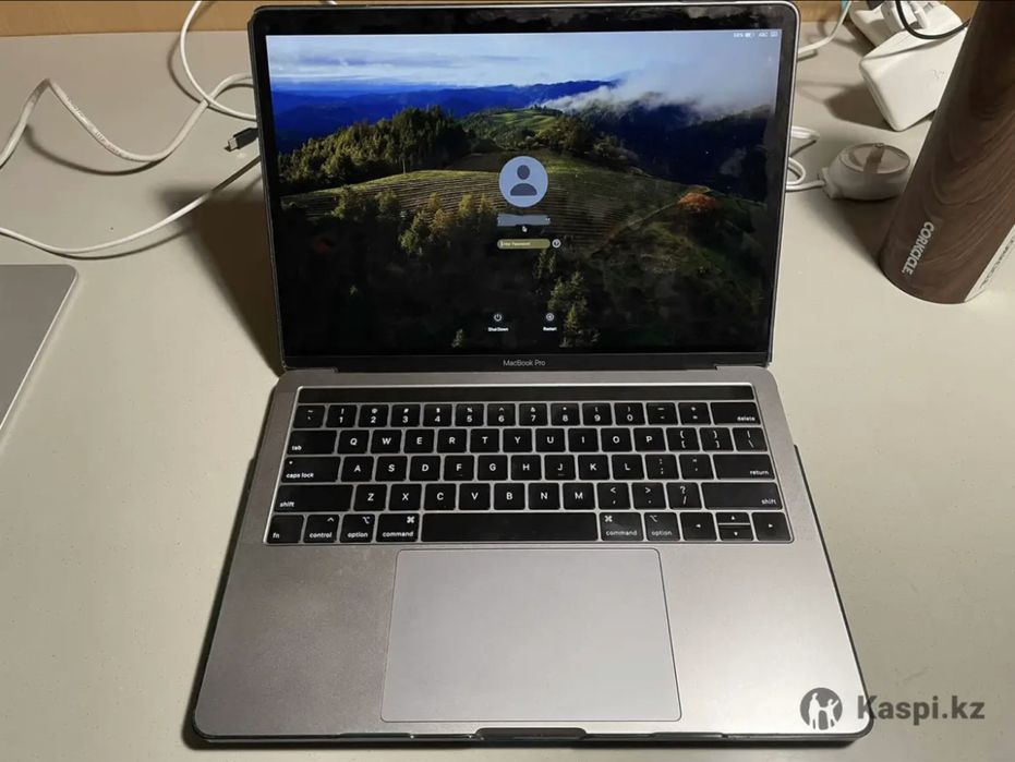 Продам Macbook Pro 13 (2019) с touch bar