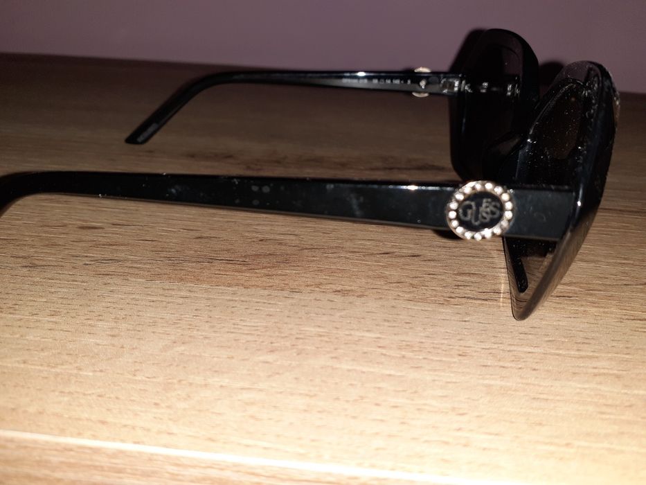 Оригинални слънчеви очила Guess Benetton