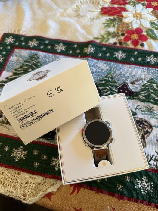 Часовник Huawei Watch 5