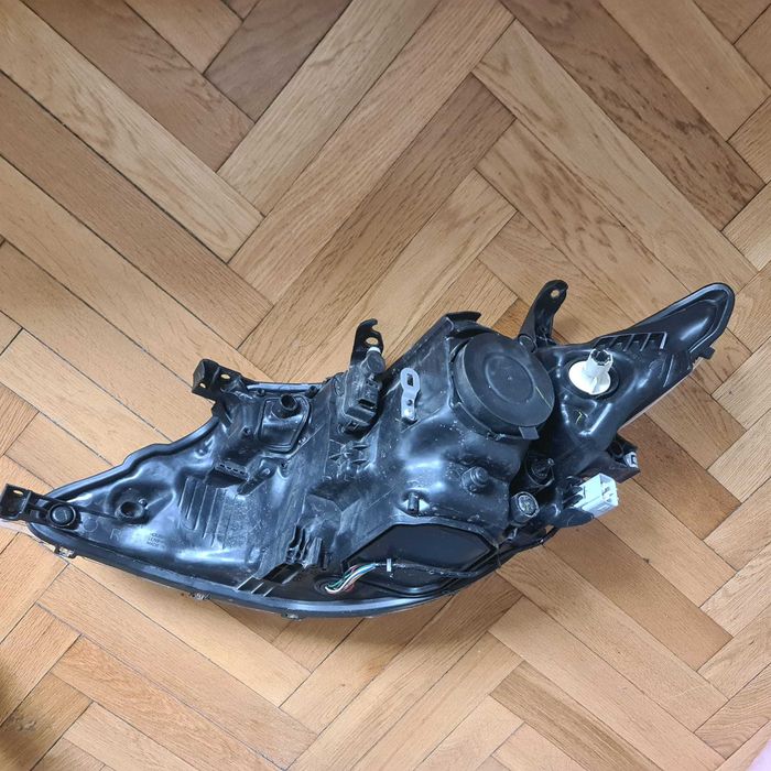 Far stânga/dreapta Toyota Auris 2012 - 2018 cu motoras