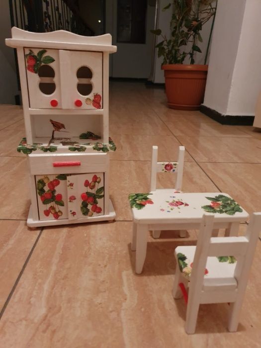 Set mobilier de lemn in miniatura confectionat manual