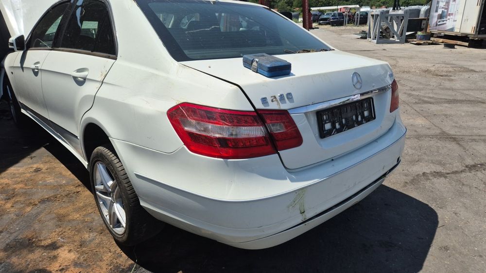 Продавам мерцедес е 220дизел 651 на части