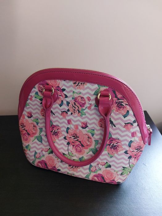 Продавам дамска чанта