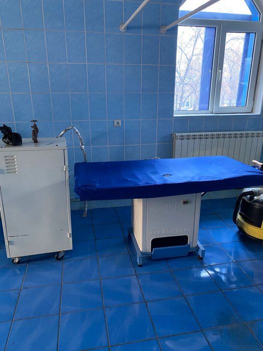 Профессиональный гладильный стол