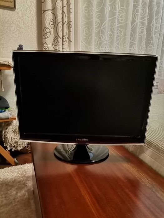 Продавам телевизор. монитор samsung