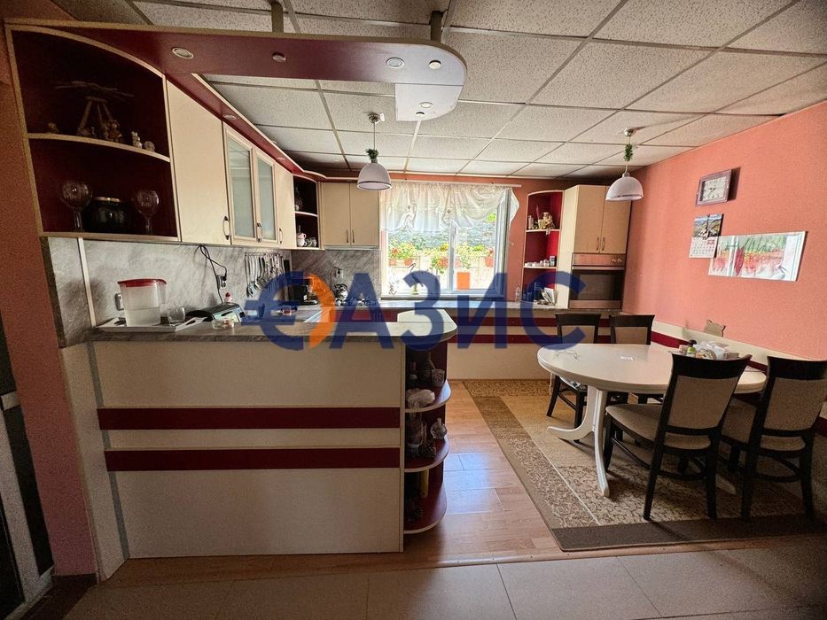 Спешна продажба! Двуетажна вила в Кошарица, без такса поддръжка, РЗП