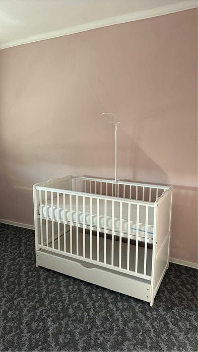 pătuț din lemn pentru bebeluși