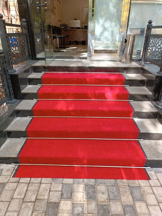 Продаем/устанавливаем дорожки для лестниц