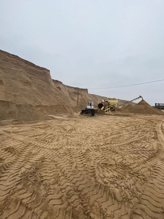 Кварцевый песок. При заказе большого обьема скидка имеется.