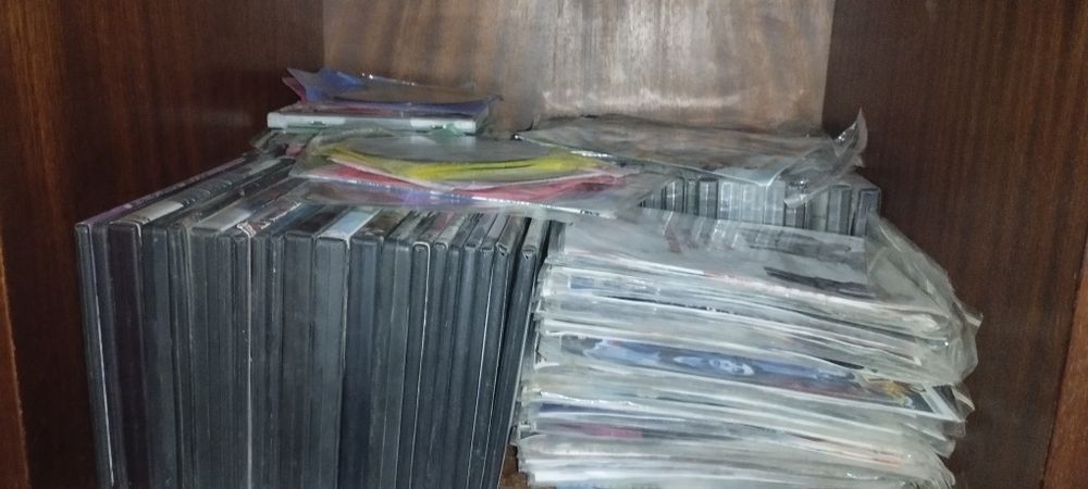 Dvd sotiladi + disklar
