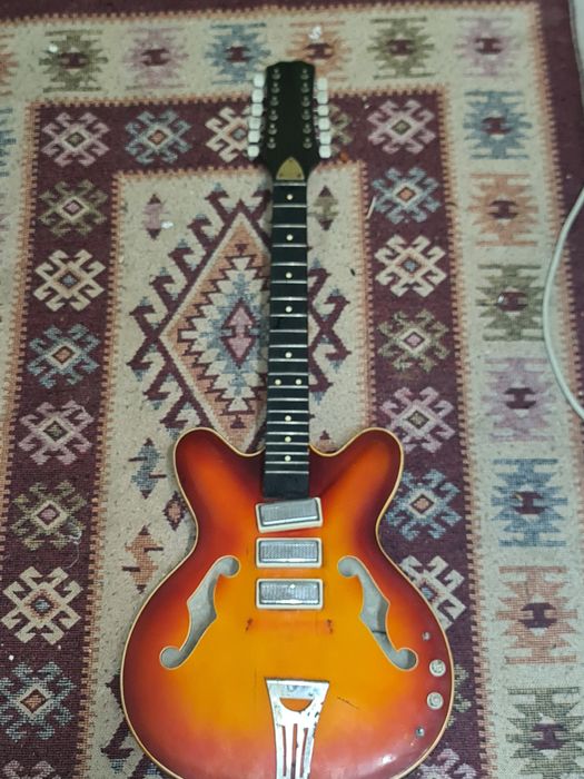 Продам советскую 12ти струную электрогитару