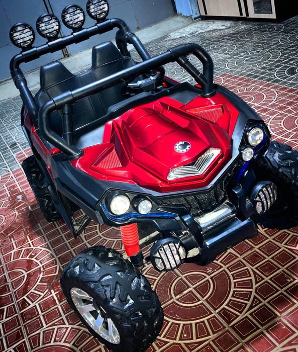 Bolalar mashinasi sotiladi