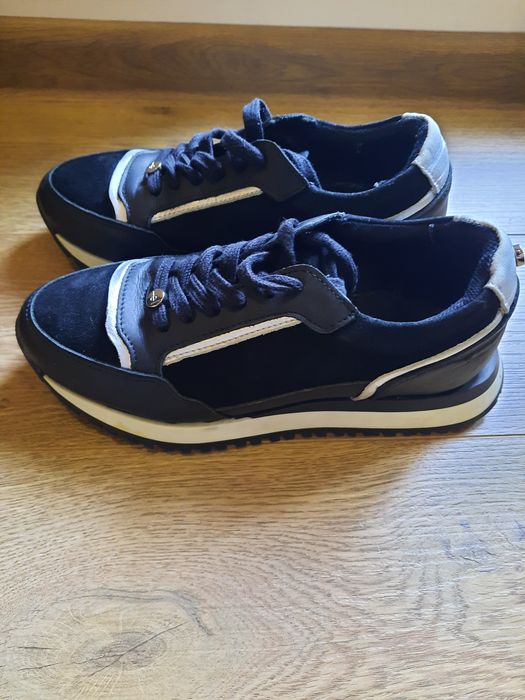 Дамски черни маратонки