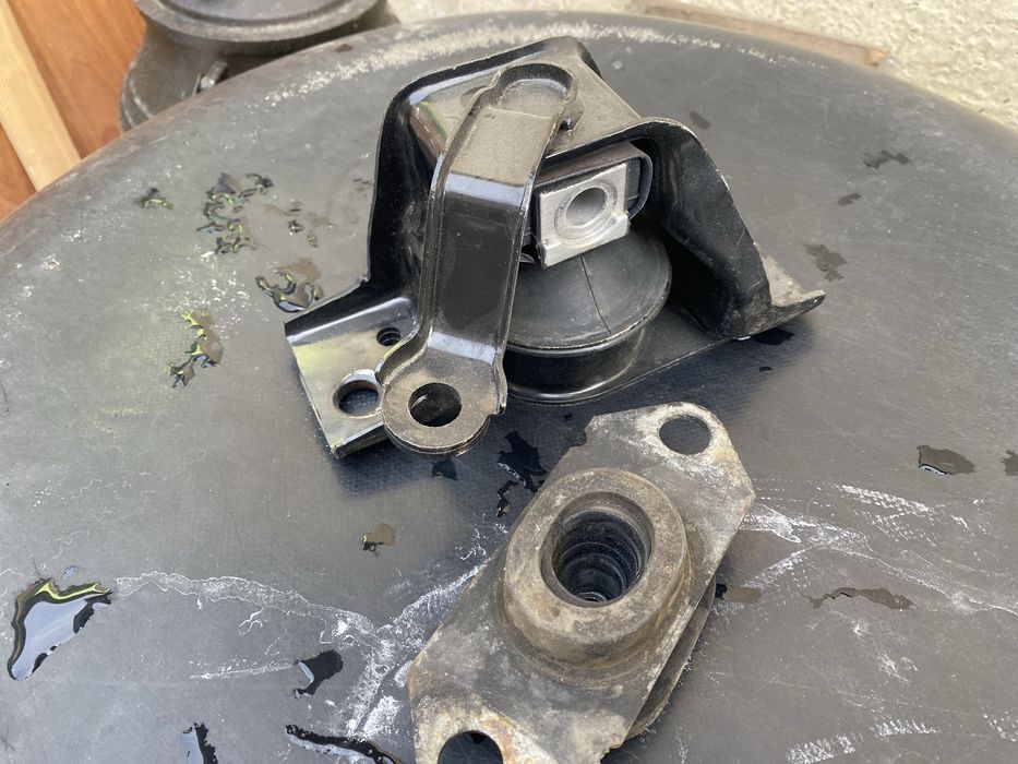 Продам падушки ниссан ноте