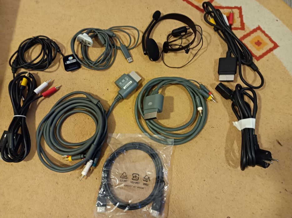 Xbox 360 u draw , DJ hero , microfon wireless. Cabluri