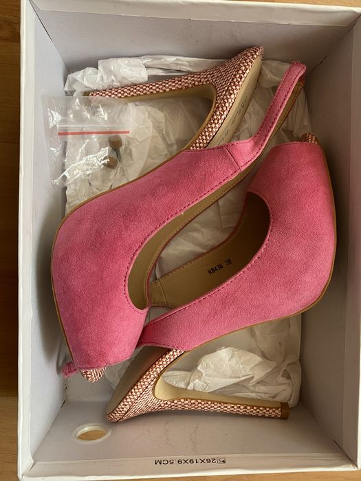 Дамски обувки: Летни сандали с ток и затворени обувки с ток