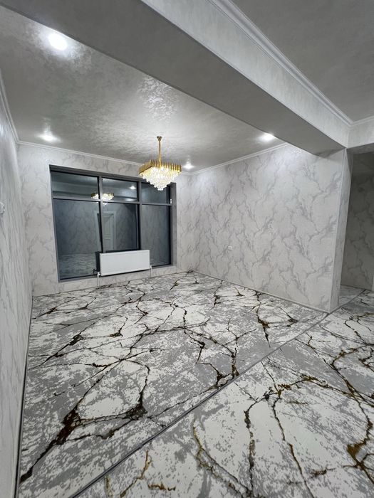 Навои шахардан 3 хоналик  квартира сотилади  7 этаж. 137 квадрат метр