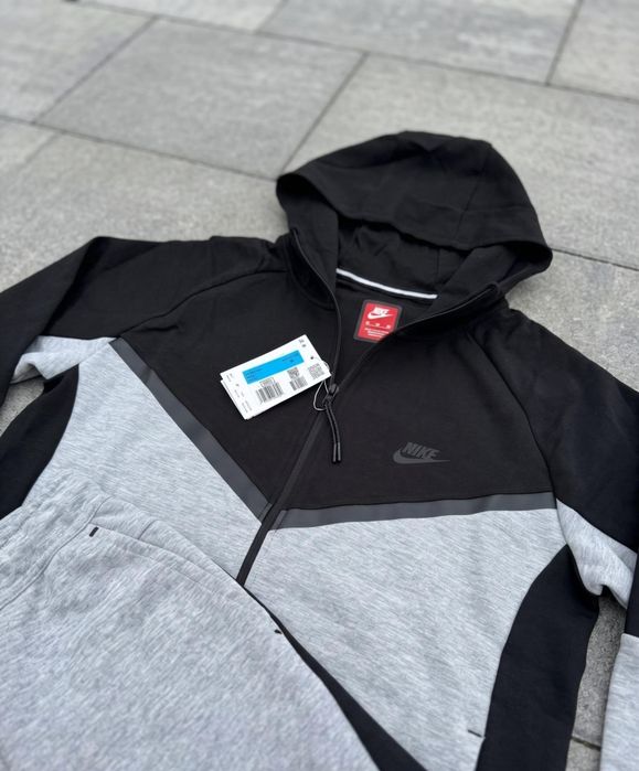 Trening Nike Tech Negru Gri Set complet