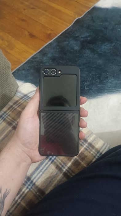 Продам либо обменяю Galaxy Z Plip5