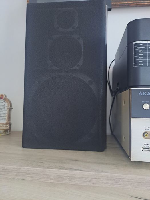 Statie Akai cu boxe Universum