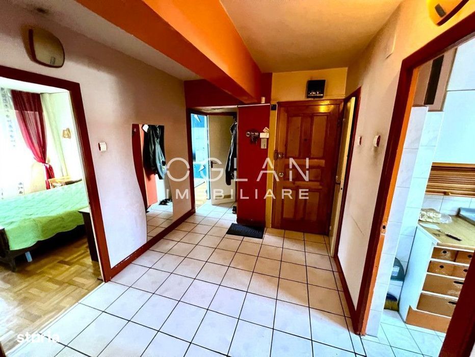 Apartament 4 camere, Etaj 3, Central, zona Garii