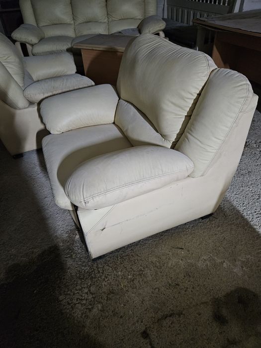 Кожаный диван и 2 кресла самовывоз