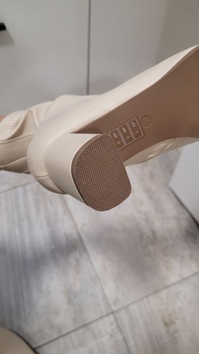 Кожени Дамски боти нови