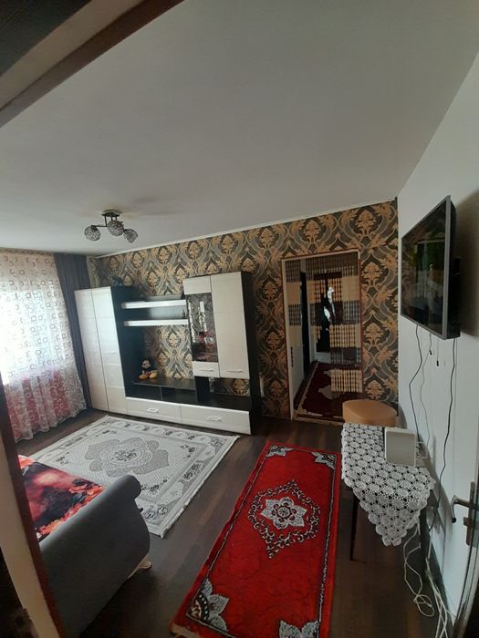 Vand apartament cu 3 camere