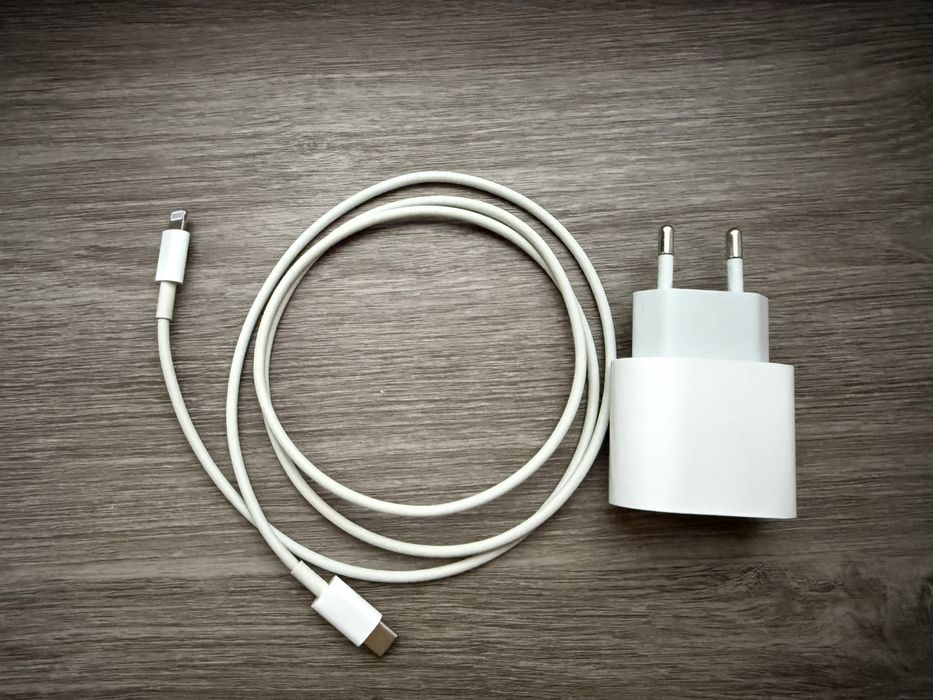 Iphone zaryadka sotiladi. Orginal