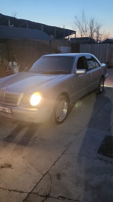 Продается мерседес бенс лупатый 210