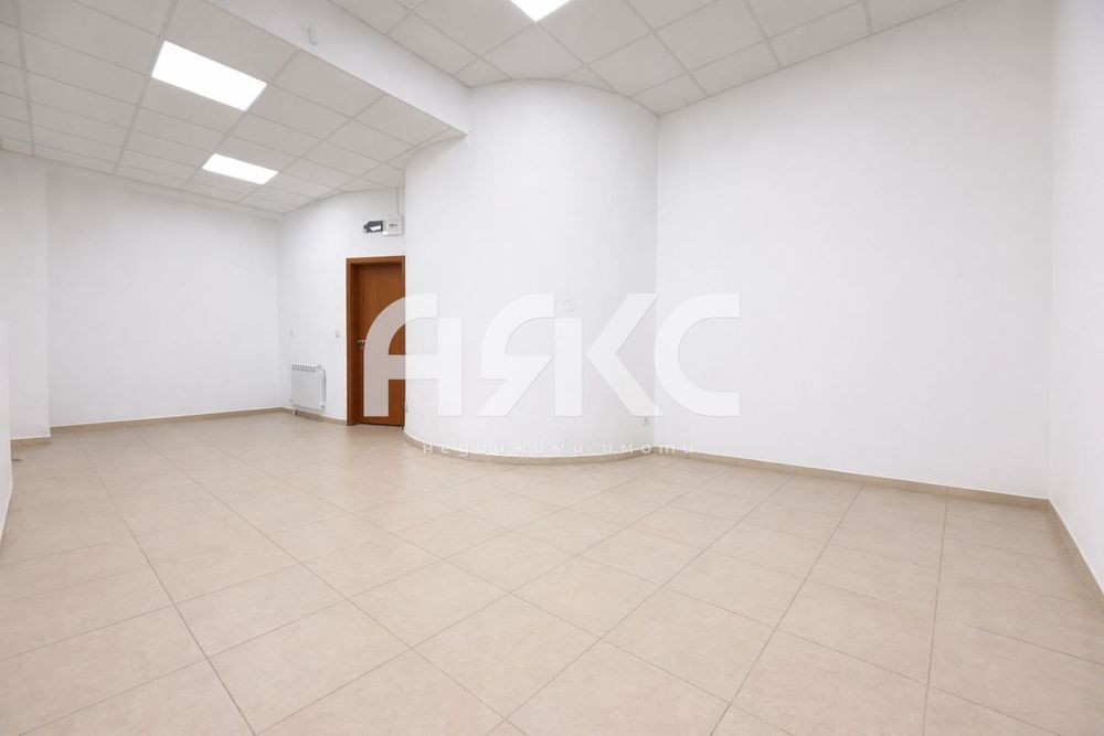 Магазин с възможност за двустаен апартамент – кв. Иван Вазов