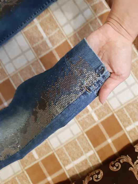 Джинсы со стразами