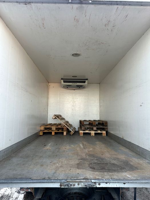 Продавам хладилен фургон от ивеко дейли