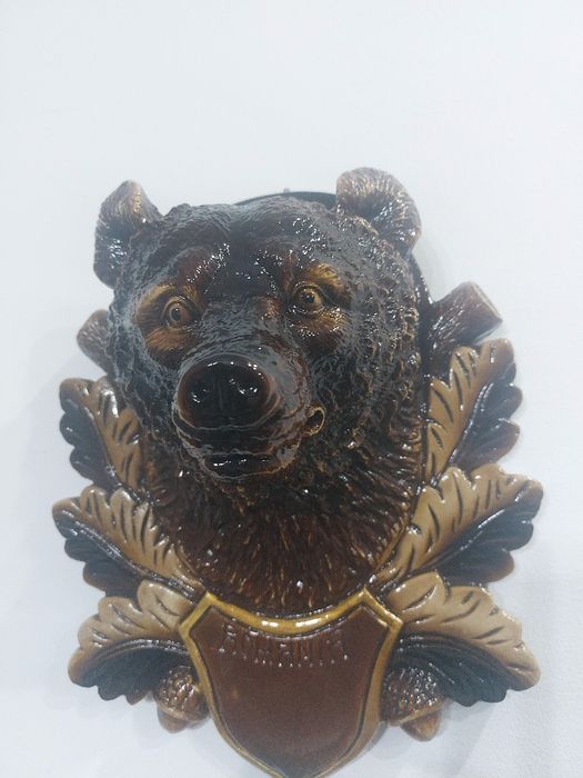 Decoratiun pe perete trofeu caprioara, urs,mistret,cerb.