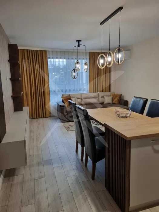 Дава се под наем Тристаен апартамент в Пловдив, Кършияка - 110 кв.м за 816 € - Снимка #1