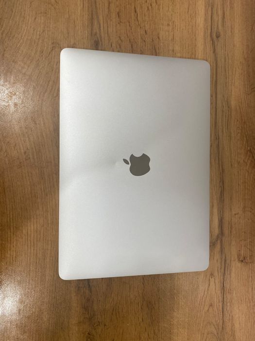 Macbook air M1 {2020}
