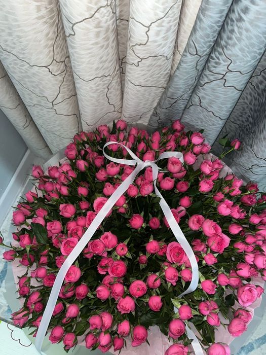 Букет цветов. Спрей розы