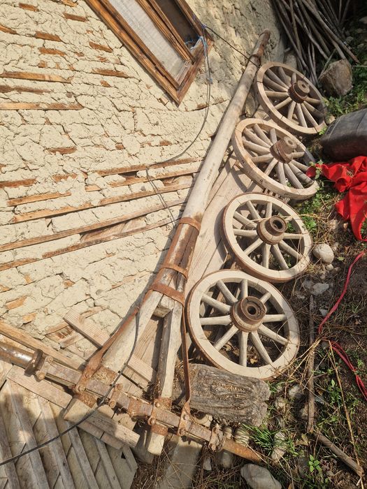 Vând roti si naintar caruță de lemn